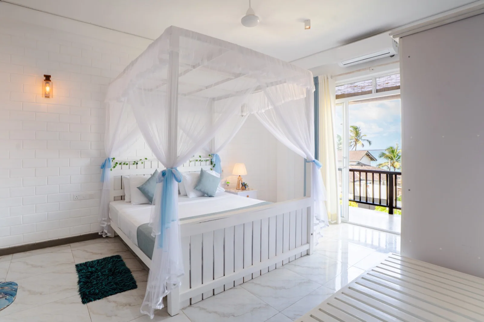 King bed and balcony with ocean view in the King Suite with Ocean View